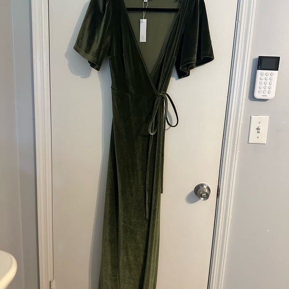 NWT Baltic Born Meghan Velvet Wrap Maxi Dress Olive Size XS - Picture 2 of 5